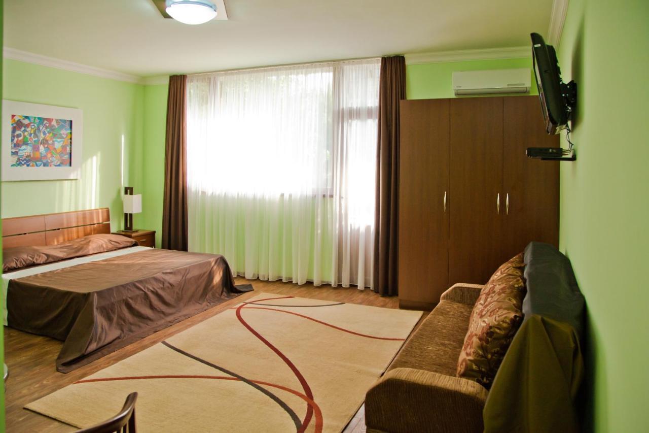 Отель Hin Yerevantsi Номер фото